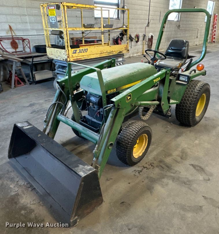 image for item DX1391 1994 John Deere 855 tractor