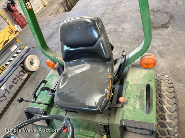 image for item DX1391 1994 John Deere 855 tractor