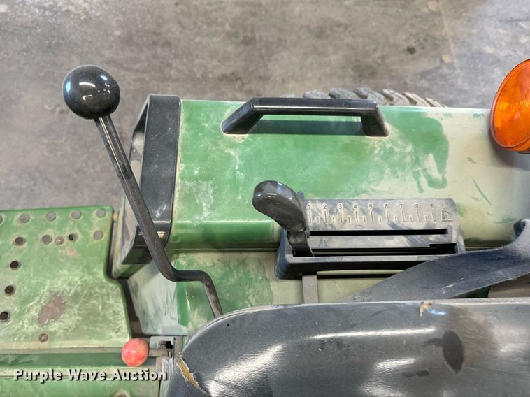 image for item DX1391 1994 John Deere 855 tractor