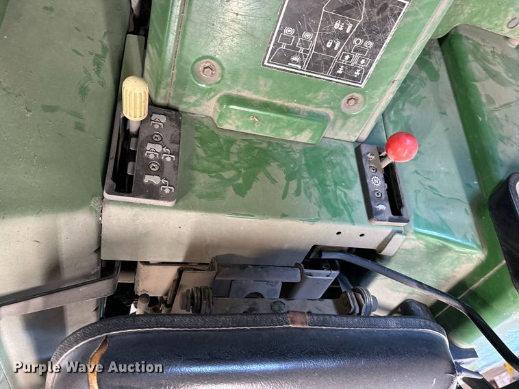 image for item DX1391 1994 John Deere 855 tractor