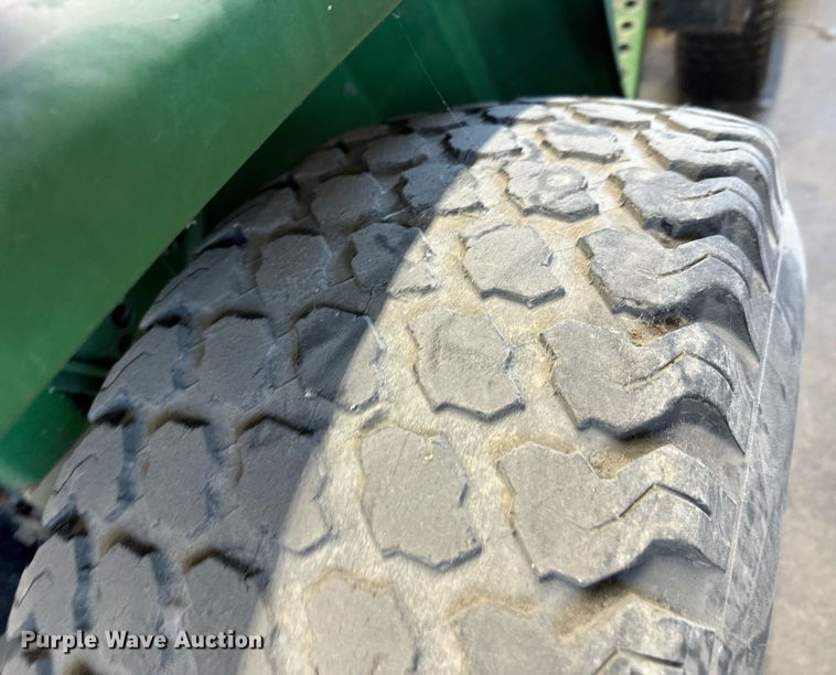 image for item DX1391 1994 John Deere 855 tractor