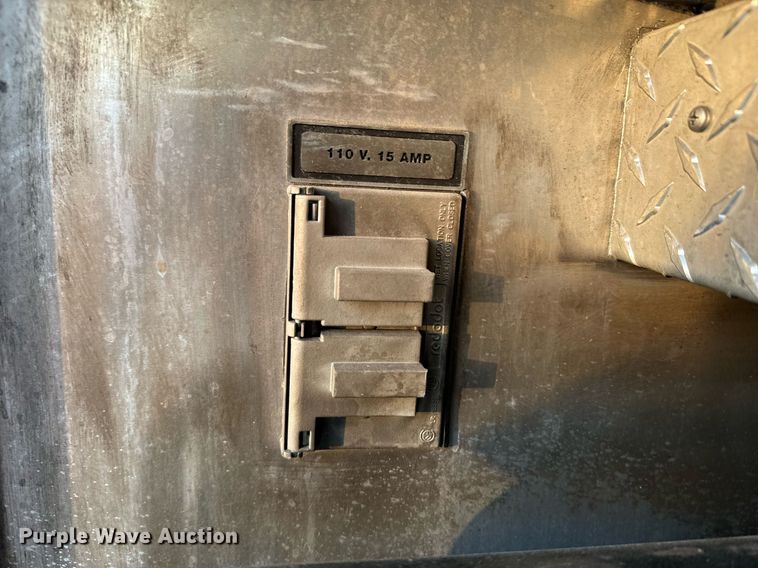 image for item DX1448 2005 HME 1872 pumper fire truck