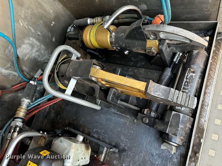 image for item DX1448 2005 HME 1872 pumper fire truck