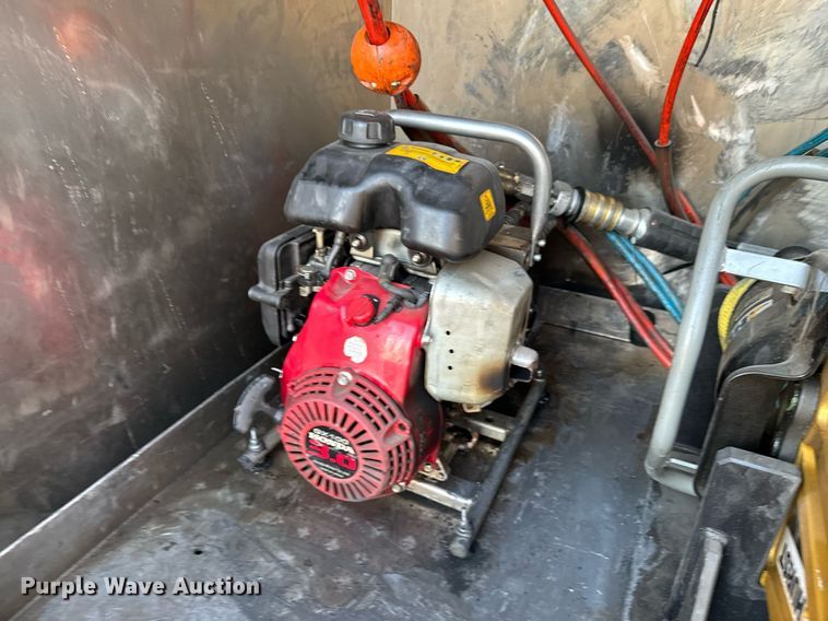 image for item DX1448 2005 HME 1872 pumper fire truck