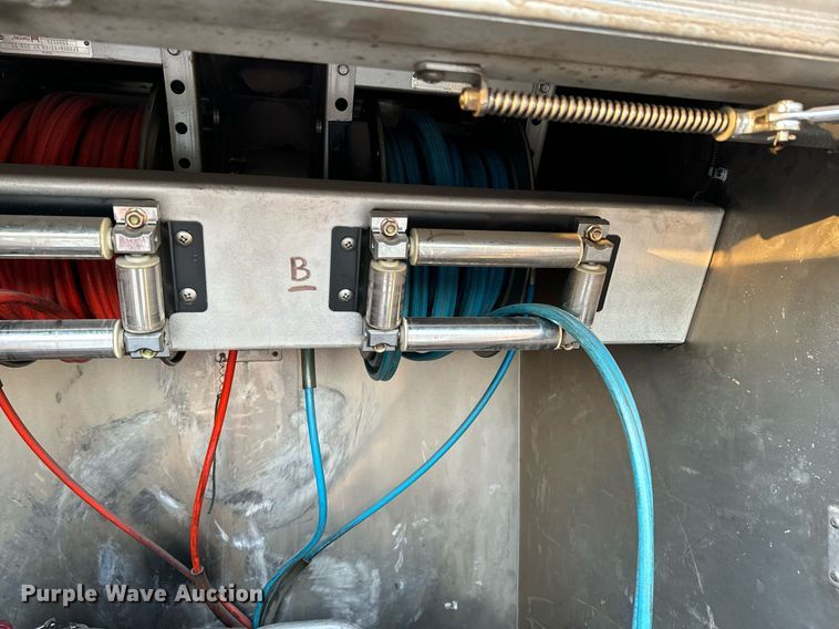 image for item DX1448 2005 HME 1872 pumper fire truck