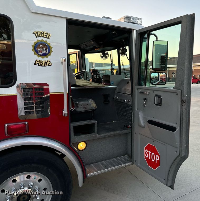 image for item DX1448 2005 HME 1872 pumper fire truck