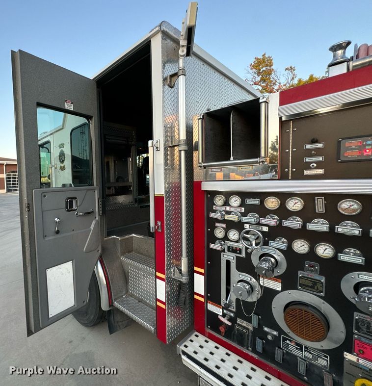 image for item DX1448 2005 HME 1872 pumper fire truck