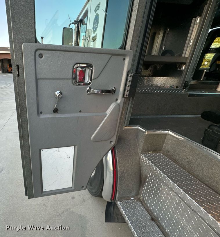 image for item DX1448 2005 HME 1872 pumper fire truck