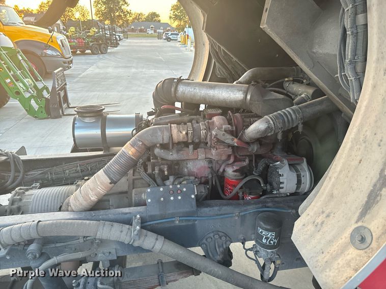 image for item DX1448 2005 HME 1872 pumper fire truck