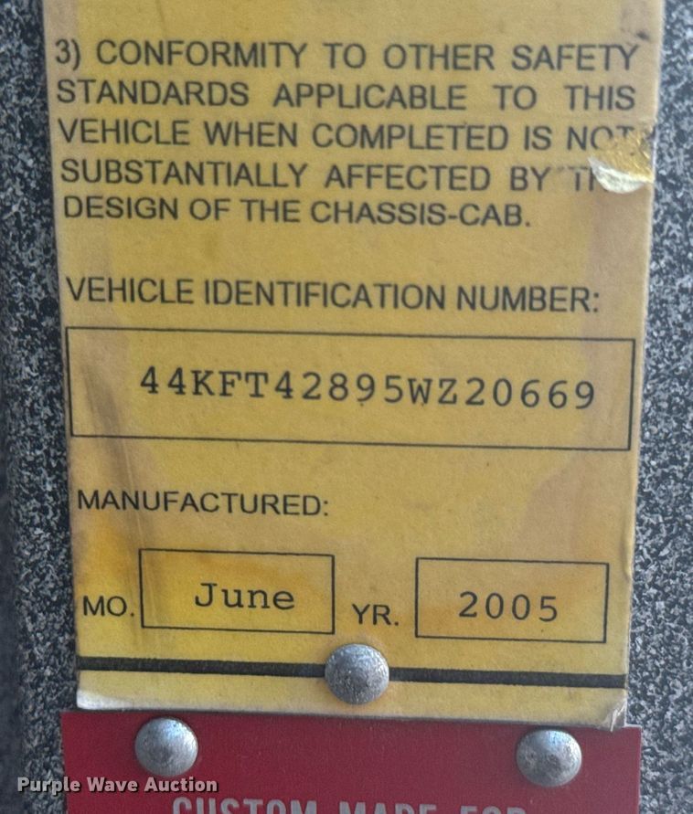 image for item DX1448 2005 HME 1872 pumper fire truck