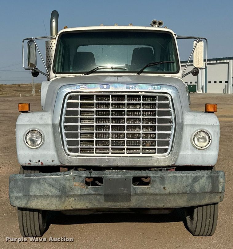 image for item DX3664 1997 Ford LT9000 semi truck