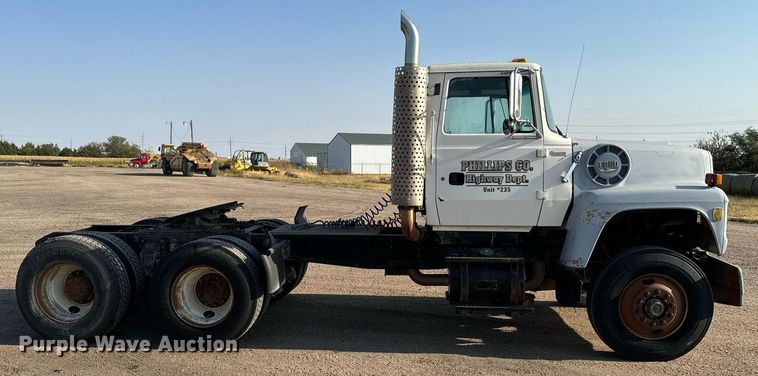 image for item DX3664 1997 Ford LT9000 semi truck