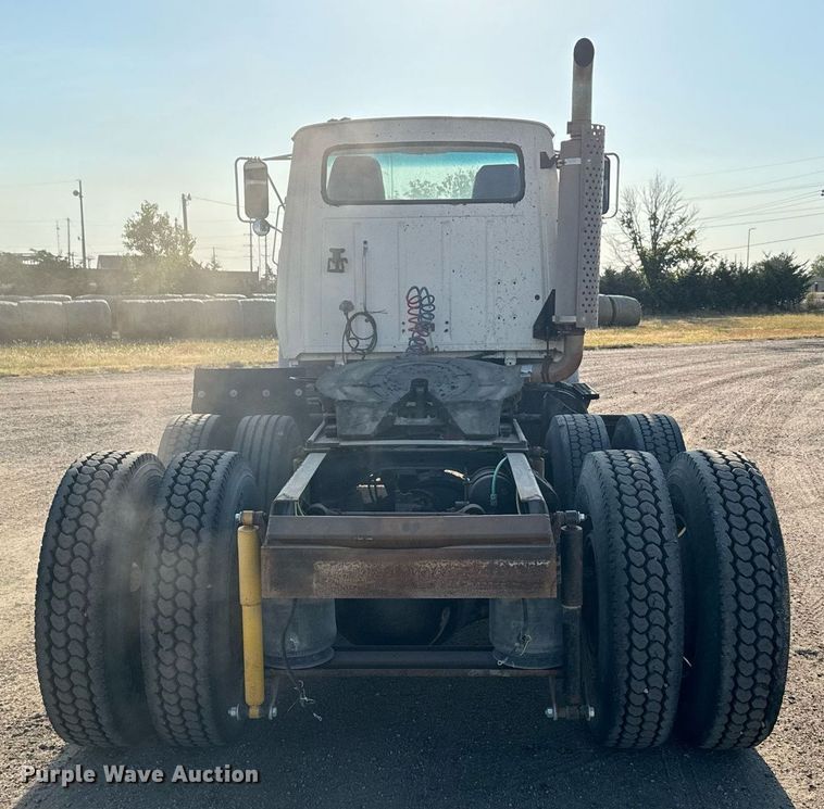 image for item DX3664 1997 Ford LT9000 semi truck