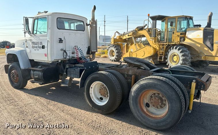 image for item DX3664 1997 Ford LT9000 semi truck