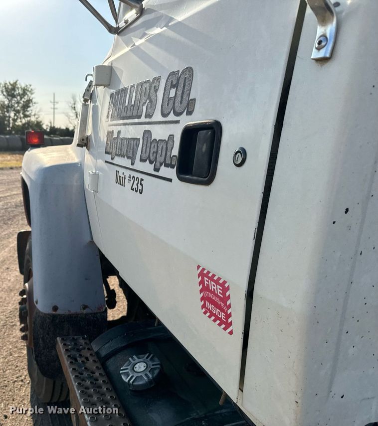 image for item DX3664 1997 Ford LT9000 semi truck