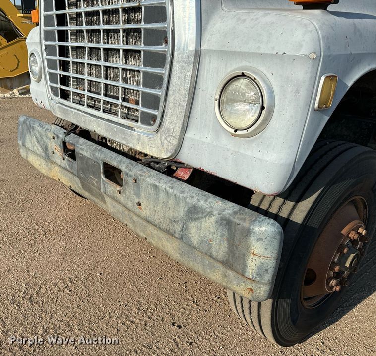 image for item DX3664 1997 Ford LT9000 semi truck