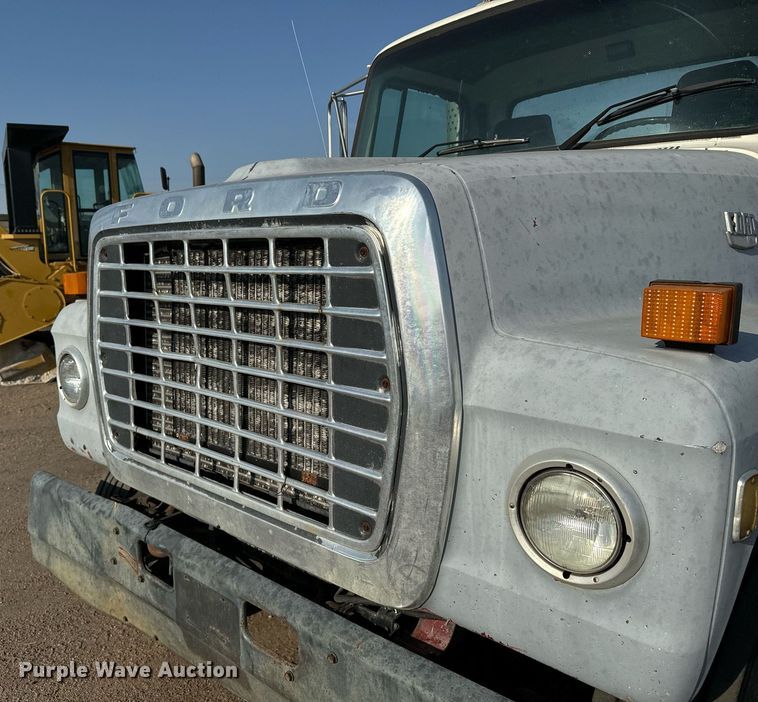 image for item DX3664 1997 Ford LT9000 semi truck