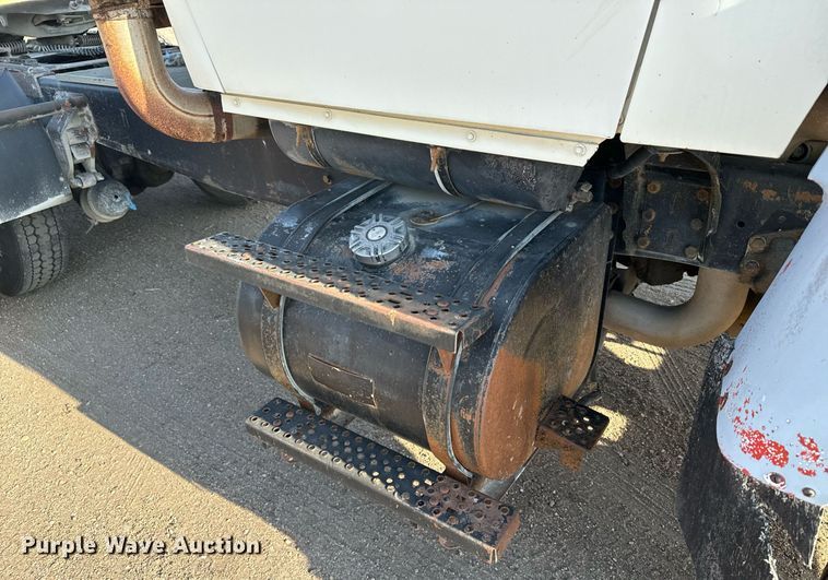 image for item DX3664 1997 Ford LT9000 semi truck