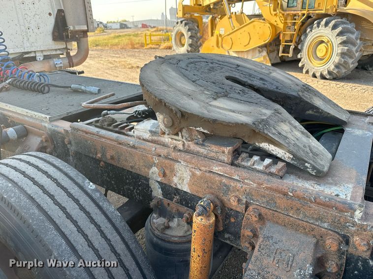 image for item DX3664 1997 Ford LT9000 semi truck