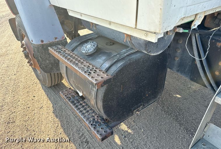 image for item DX3664 1997 Ford LT9000 semi truck