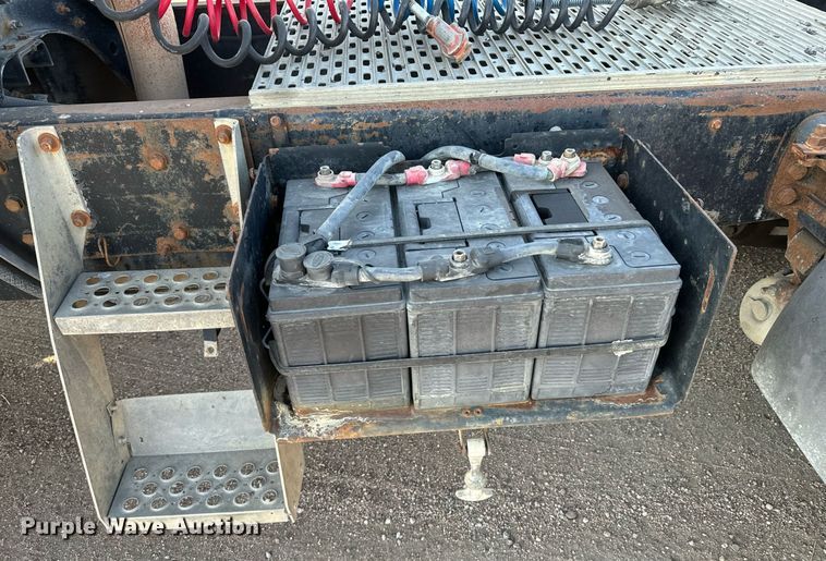 image for item DX3664 1997 Ford LT9000 semi truck