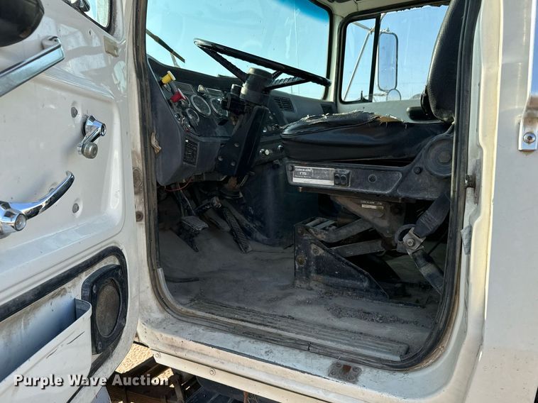 image for item DX3664 1997 Ford LT9000 semi truck
