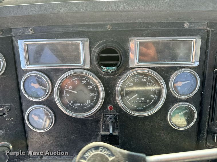 image for item DX3664 1997 Ford LT9000 semi truck