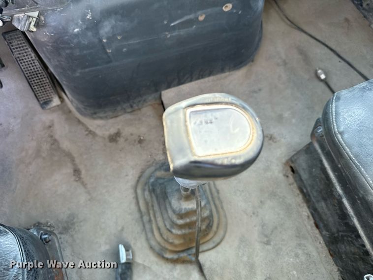 image for item DX3664 1997 Ford LT9000 semi truck