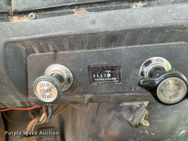 image for item DX3664 1997 Ford LT9000 semi truck