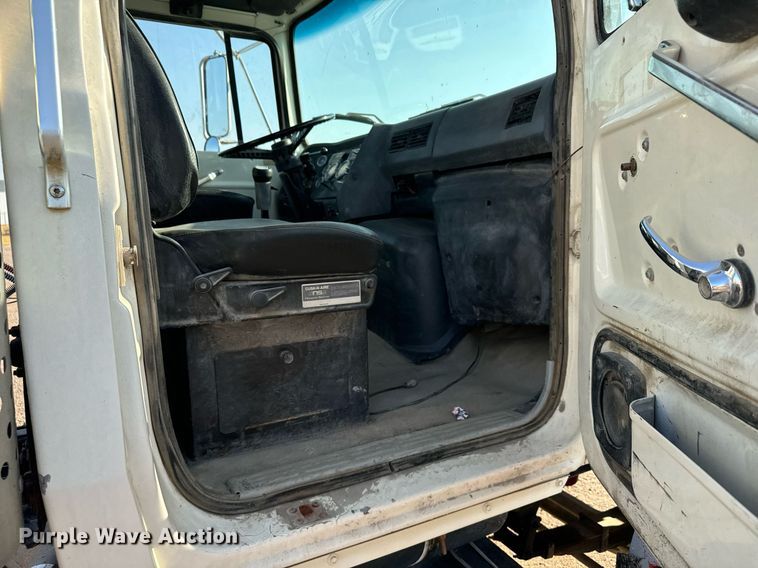 image for item DX3664 1997 Ford LT9000 semi truck