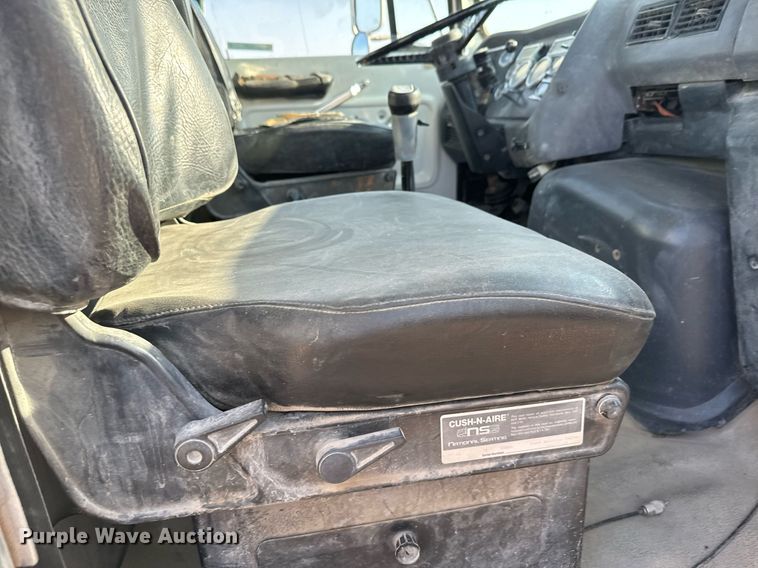 image for item DX3664 1997 Ford LT9000 semi truck