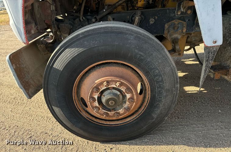 image for item DX3664 1997 Ford LT9000 semi truck