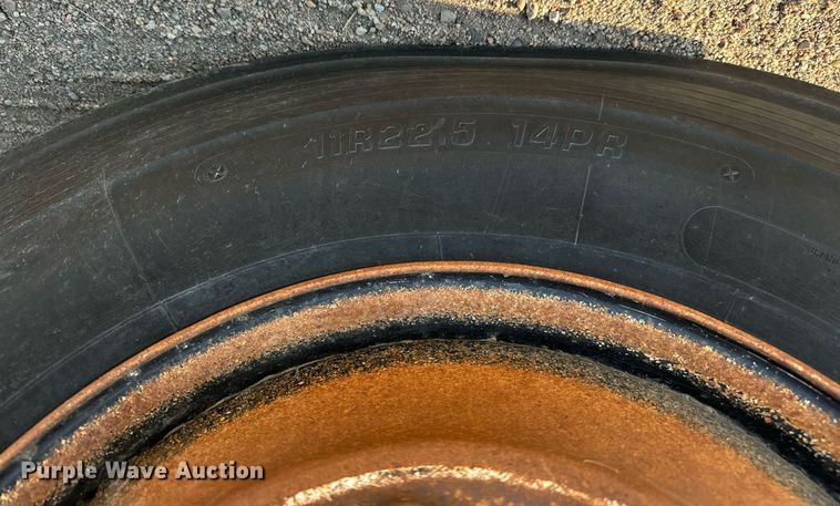 image for item DX3664 1997 Ford LT9000 semi truck