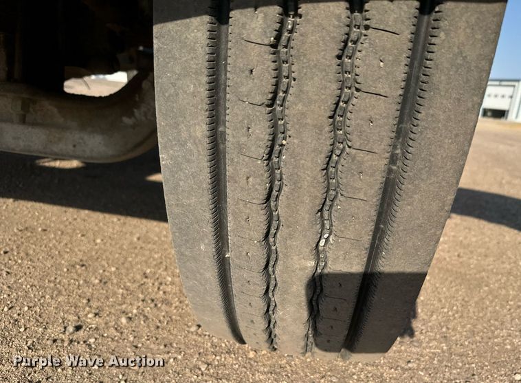 image for item DX3664 1997 Ford LT9000 semi truck