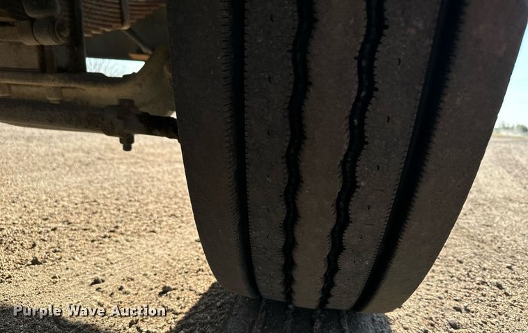 image for item DX3664 1997 Ford LT9000 semi truck