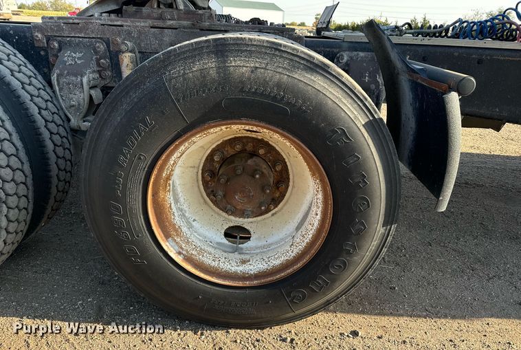 image for item DX3664 1997 Ford LT9000 semi truck