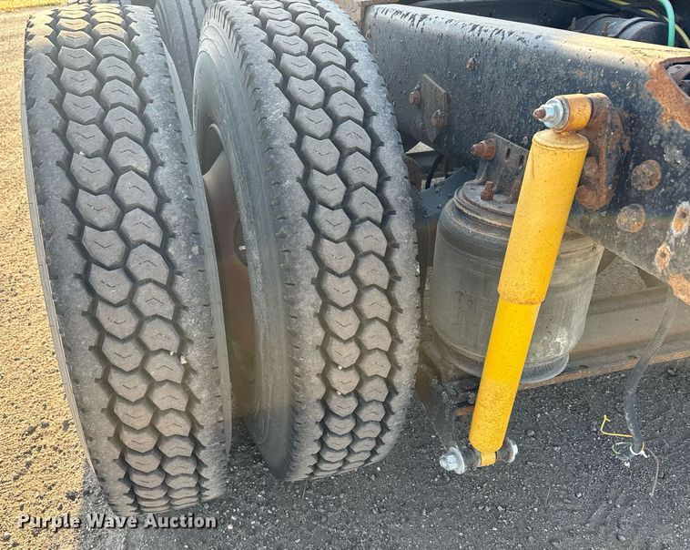 image for item DX3664 1997 Ford LT9000 semi truck