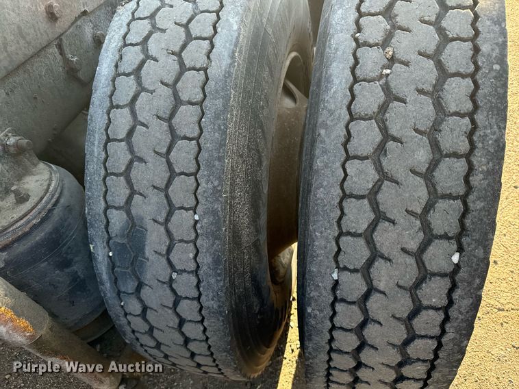 image for item DX3664 1997 Ford LT9000 semi truck