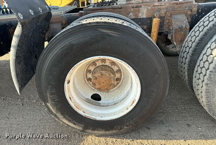 image for item DX3664 1997 Ford LT9000 semi truck