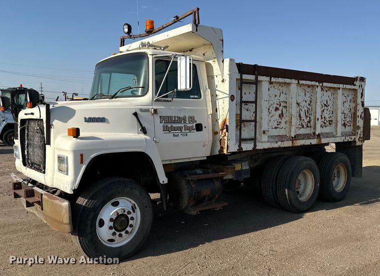image for item DX3665 1996 Ford  L8000 dump truck