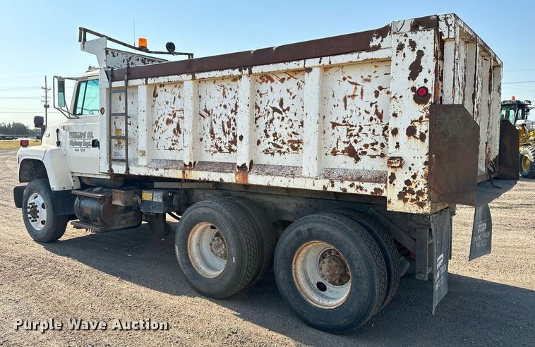 image for item DX3665 1996 Ford  L8000 dump truck