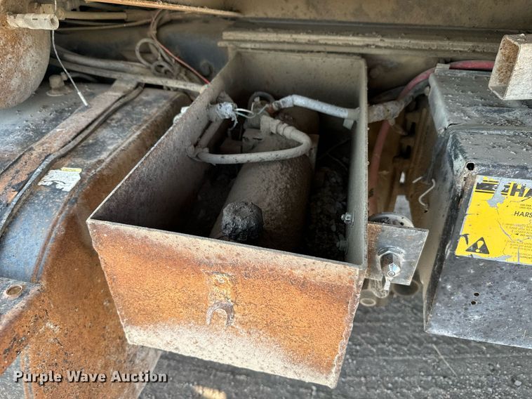 image for item DX3665 1996 Ford  L8000 dump truck