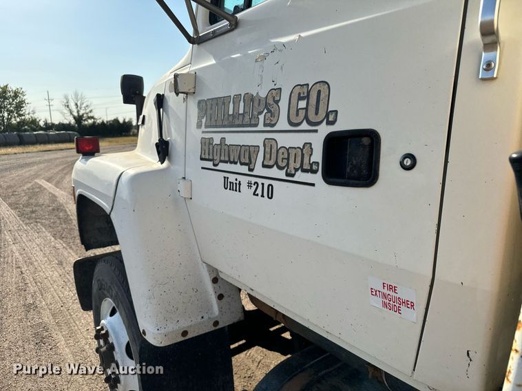 image for item DX3665 1996 Ford  L8000 dump truck