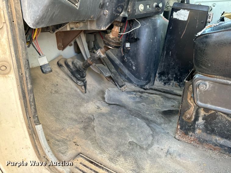 image for item DX3665 1996 Ford  L8000 dump truck