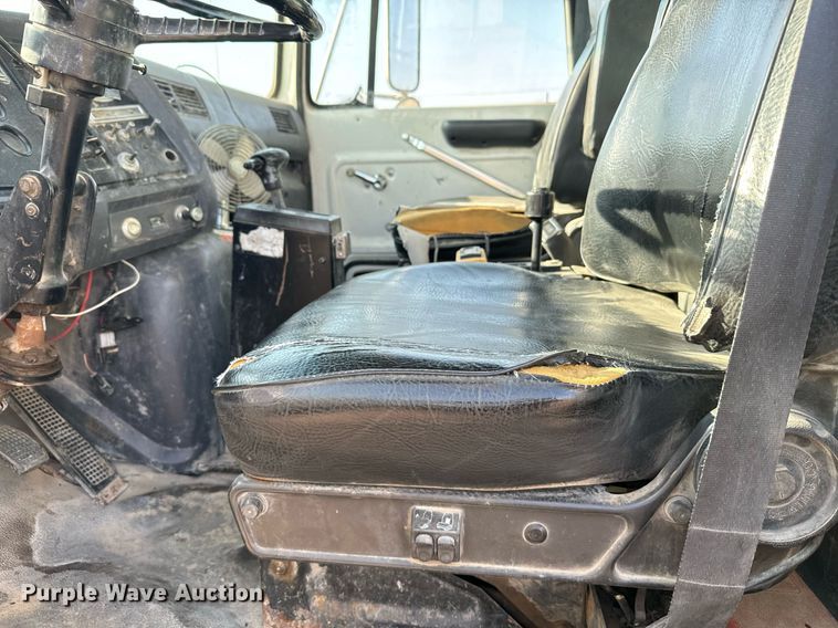 image for item DX3665 1996 Ford  L8000 dump truck