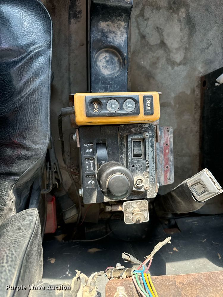 image for item DX3665 1996 Ford  L8000 dump truck