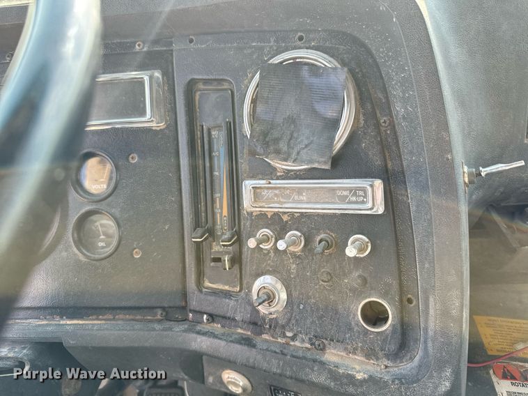 image for item DX3665 1996 Ford  L8000 dump truck