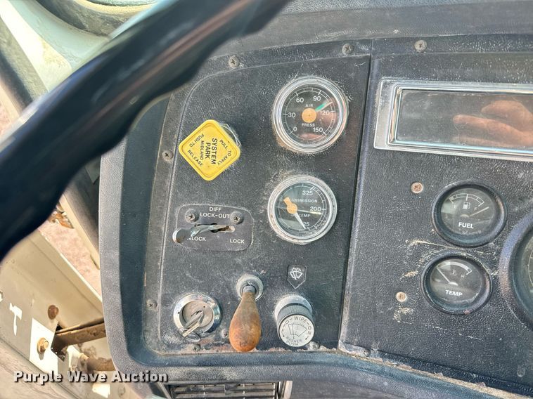 image for item DX3665 1996 Ford  L8000 dump truck