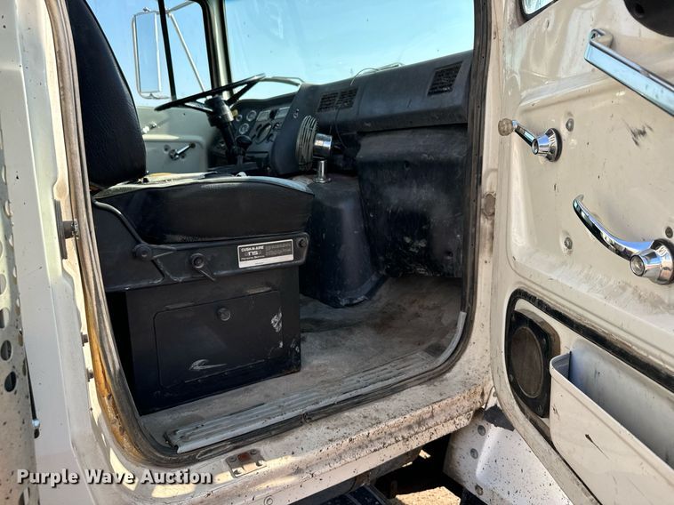 image for item DX3665 1996 Ford  L8000 dump truck