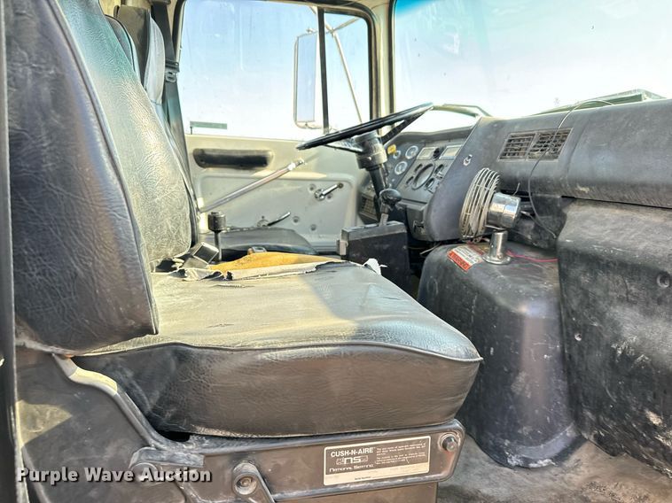 image for item DX3665 1996 Ford  L8000 dump truck